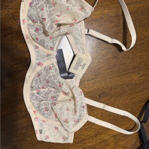 Savage X Fenty Floral Lace Bra in Cream and Pink